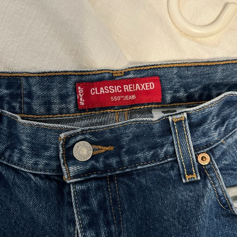 Levi 550 Jeans - Picture 2 of 6